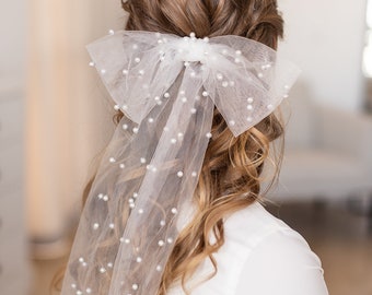 Off-White Bridal Tulle Bow, Short Veil, Modern Wedding Pearl Bow, Wedding Hair Accessory