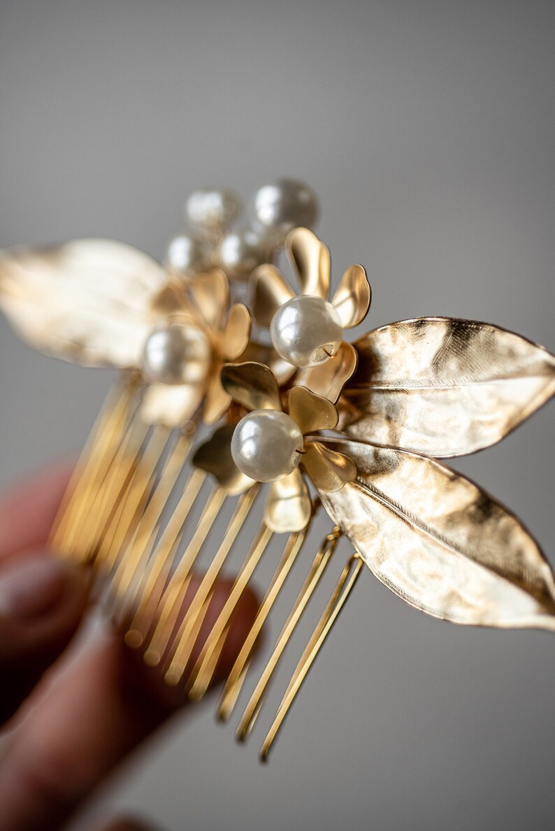 Gold leaves and flowers bridal decorative hair comb, Wedding hair jewelry image 9