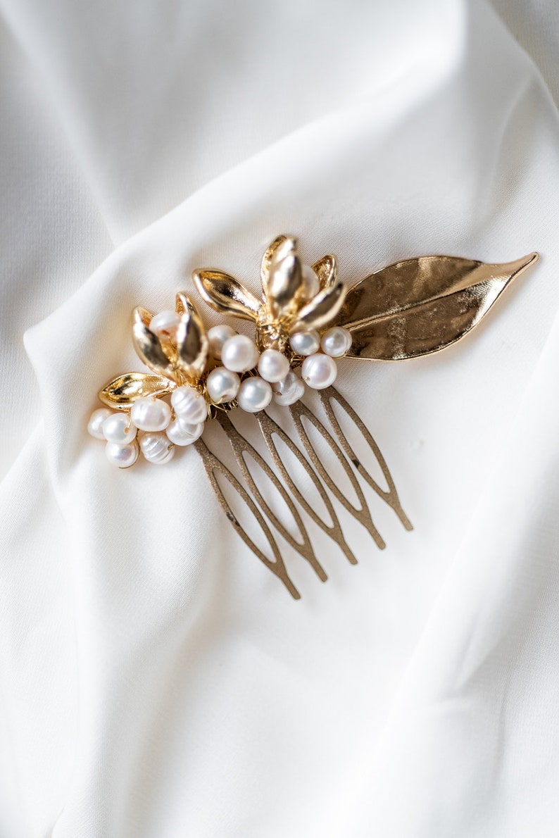 Bridal Hair Comb with Metal Flowers and Freshwater Pearls, Wedding Hair Accessory image 2