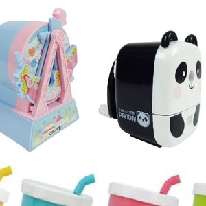 Pode incluir: Um conjunto de dez apontadores coloridos com v&aacute;rios desenhos de animais de desenho animado e caprichosos. Os apontadores incluem uma roda gigante azul e verde, um carrossel rosa e branco, um panda preto e branco, um tigre castanho e amarelo e quatro x&iacute;caras de desenhos animados coloridas com canudos.