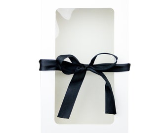 Set van 12 rechthoekige presentatiegeschenkdozen, 27 cm x 16 cm x 6 cm, witte kraftdoos met doorzichtig deksel en satijnen lint