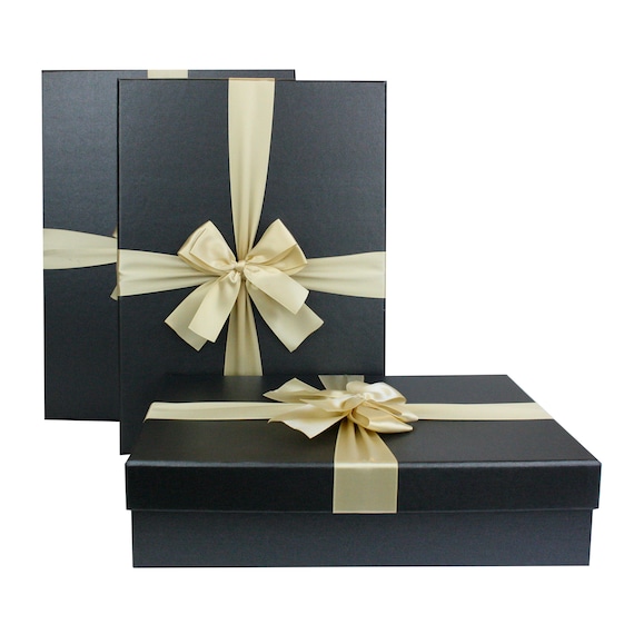 Confezione regalo rigida con coperchio, interno marrone e fiocco  decorativo, set da 3, 33,5 x 25 x 10 cm, 31,5 x 23 x 8,5 cm, 29,5 x 21 x 7  cm -  Italia