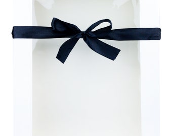 Pack of 12 Rectangle Shaped Presentation Gift Box, 29.5 cm x 22 cm x 4.5 cm, White Kraft Box with Clear Lid and Satin Ribbon