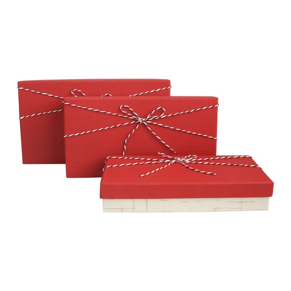 Set di 3 scatole regalo rigide di lusso a forma di rettangolo sottile,  scatola strutturata con coperchio, interno a scacchi e nastro decorativo a  righe -  Italia