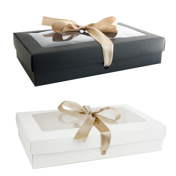 Confezione da 12 scatole regalo di presentazione a forma rettangolare,  facile da montare, scatola kraft bianca e nera con coperchio trasparente e  nastro di raso -  Italia