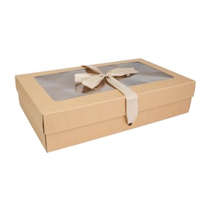 Confezione da 12 scatole rettangolari in carta kraft con coperchio trasparente, scatole regalo con nastro di raso di vari colori per compleanni, anniversari e qualsiasi celebrazione.