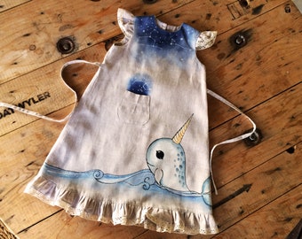 Narwhal robe en lin bio filles. Robe de lin céleste paysanne. Peint à la main