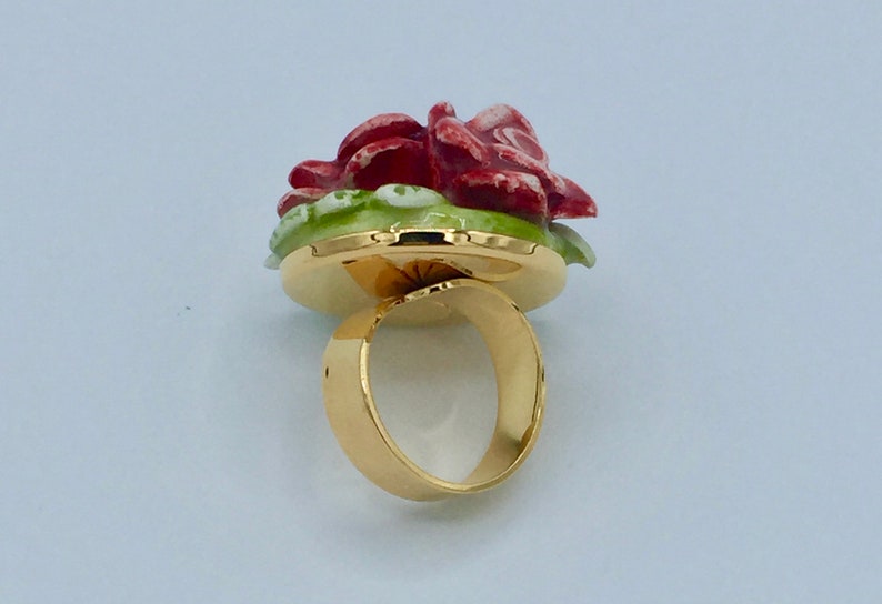 ceramic ring with red roses