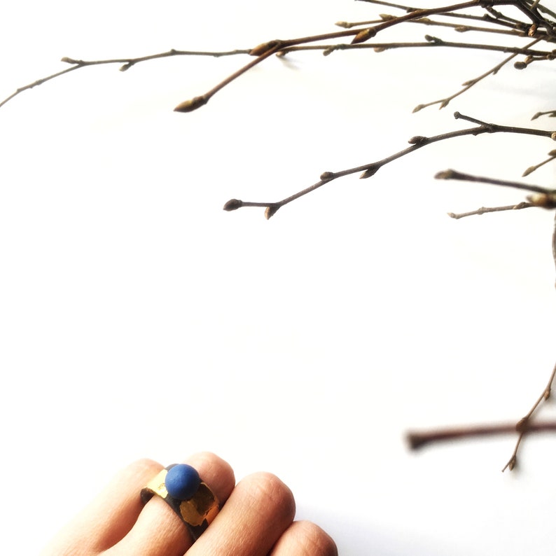 Black porcelain contemporary jewelry ring with a blue porcelain bubble, gold plated, platinum plated image 5