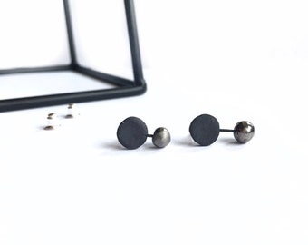 Black porcelain, minimal style studs