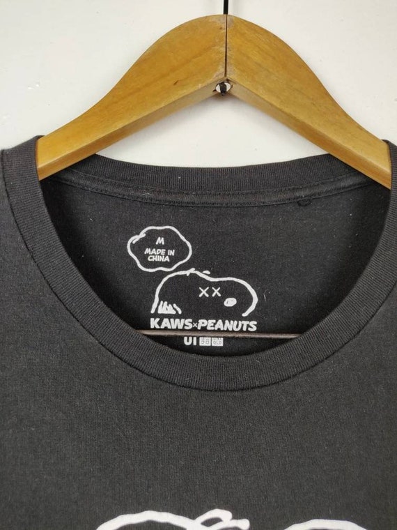kaws x peanuts t shirt