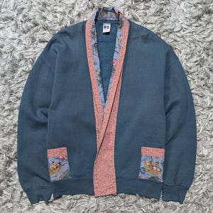 Odnowiona bluza Russell Athletic Kimono, kardigan w kolorze turkusowo-niebieskim z naszywkami w stylu vintage, z przetworzonymi kwiatowymi kieszeniami, rozmiar męski i damski, rozmiar L