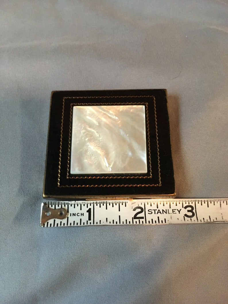 Vintage 1950's Shields Mother of Pearl and Black Enamel Powder Cosmetics Compact image 8