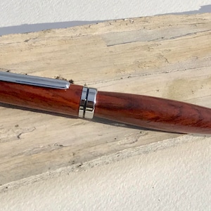 Overhandigde Gedraaide Houten Pen, Unieke Houtnerf