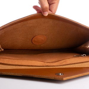 Leren clutch enveloptas, Tan Leather envelop clutch, Avondtasje, Handgemaakte grote leren tas, volnerf leer KYANIA afbeelding 5