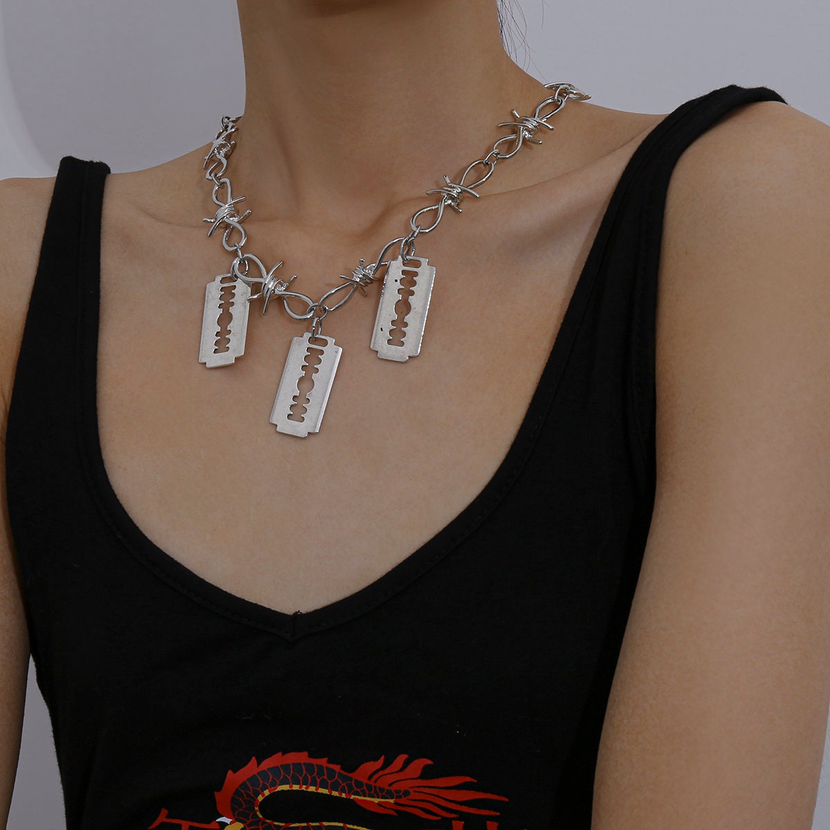 Chic Silver Tone Razor Blade Pendant Choker Necklace
