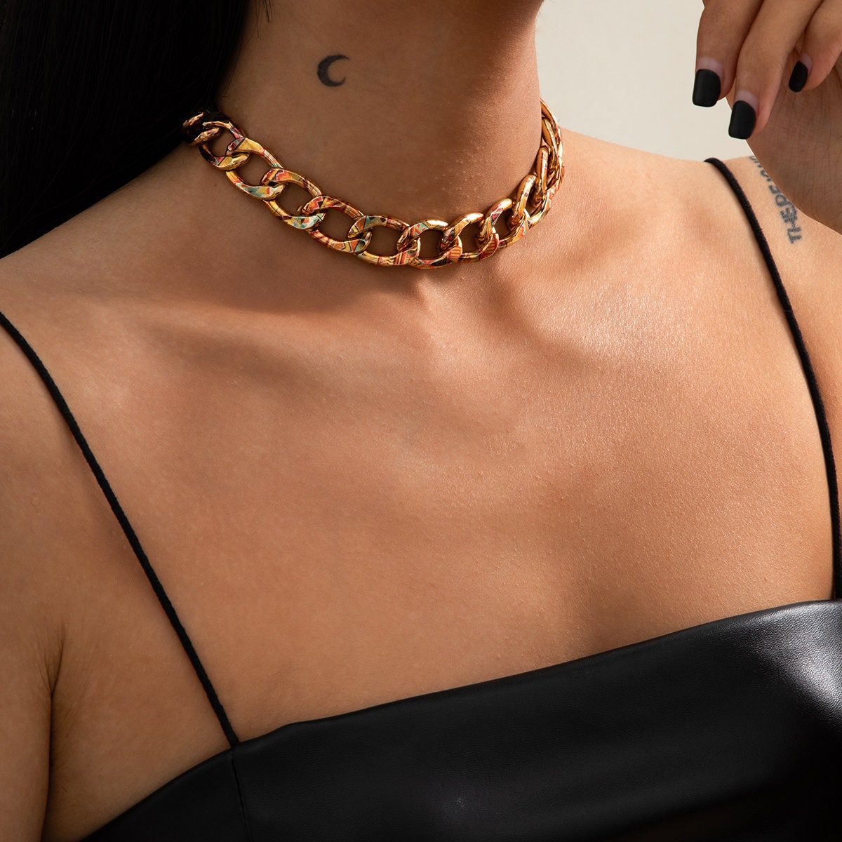 Graffiti Pattern Twisted Chain Choker Necklace