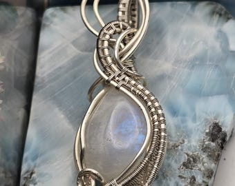 Colgante Velo de Ensueño de Piedra Lunar - Hecho a mano