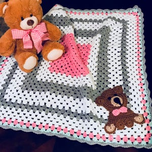 Manta de osito de peluche tejida a crochet para niña, mide 32 x 32 pulgadas, se puede hacer en cualquier tamaño, excelente regalo para un baby shower, accesorio para fotos