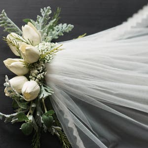 Realistic Flower Veil with Garter, Boho Bridal Hair Comb and Lace Fingertip Veil Handmade, Ready to Ship, OOAK The Euna by Flavelle & Co image 4