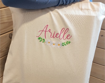 Personalized  Embroidered Bags, Maid of Honor Tote, Bridal Party Bridesmaid Gifts, Bridesmaid Tote Bags, for a student.