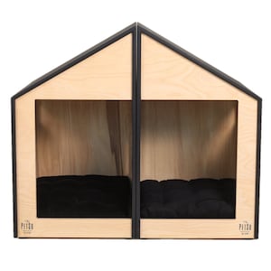 K&ouml;nnte beinhalten: Ein Hundehaus aus Holz mit schwarzem Rahmen und zwei separaten Abteilen. Jedes Abteil hat ein schwarzes Kissen im Inneren und ein Logo mit der Aufschrift "The Petso" auf der Vorderseite.