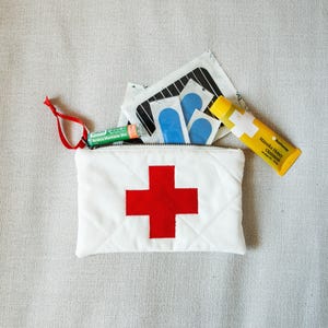 First Aid Pouch, First Aid Bag, Small First Aid Pouch, Ouch Pouch, Healthcare Gift, Nurse Gift, Doctor Gift, Baby Shower Gift, New Mom Gift afbeelding 7