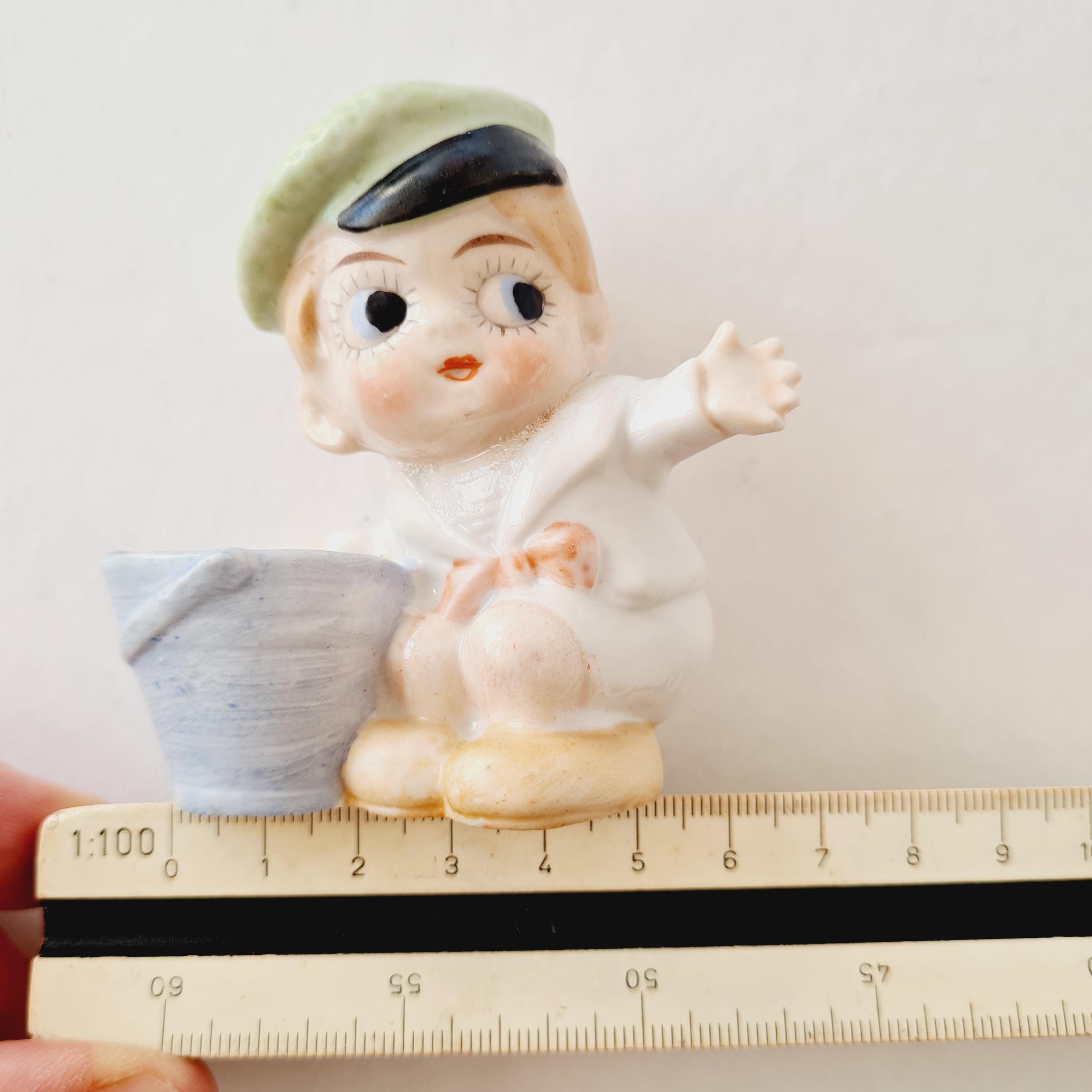 陶器製少年像 約25cm ヴィンテージキッチュな陶器の少年像：手描きのミッド