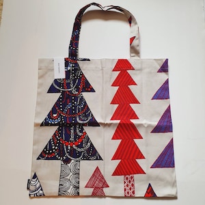 Marimekko Tote Bag Christmas Kuusikossa Pattern Reusable Eco Bag New with Label 100% Cotton 44 x 43 cm White Red 17 x 17 inches