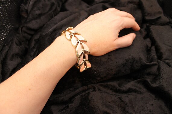 Vintage Unsigned Pink Enamel Leaves Linked Bracelet