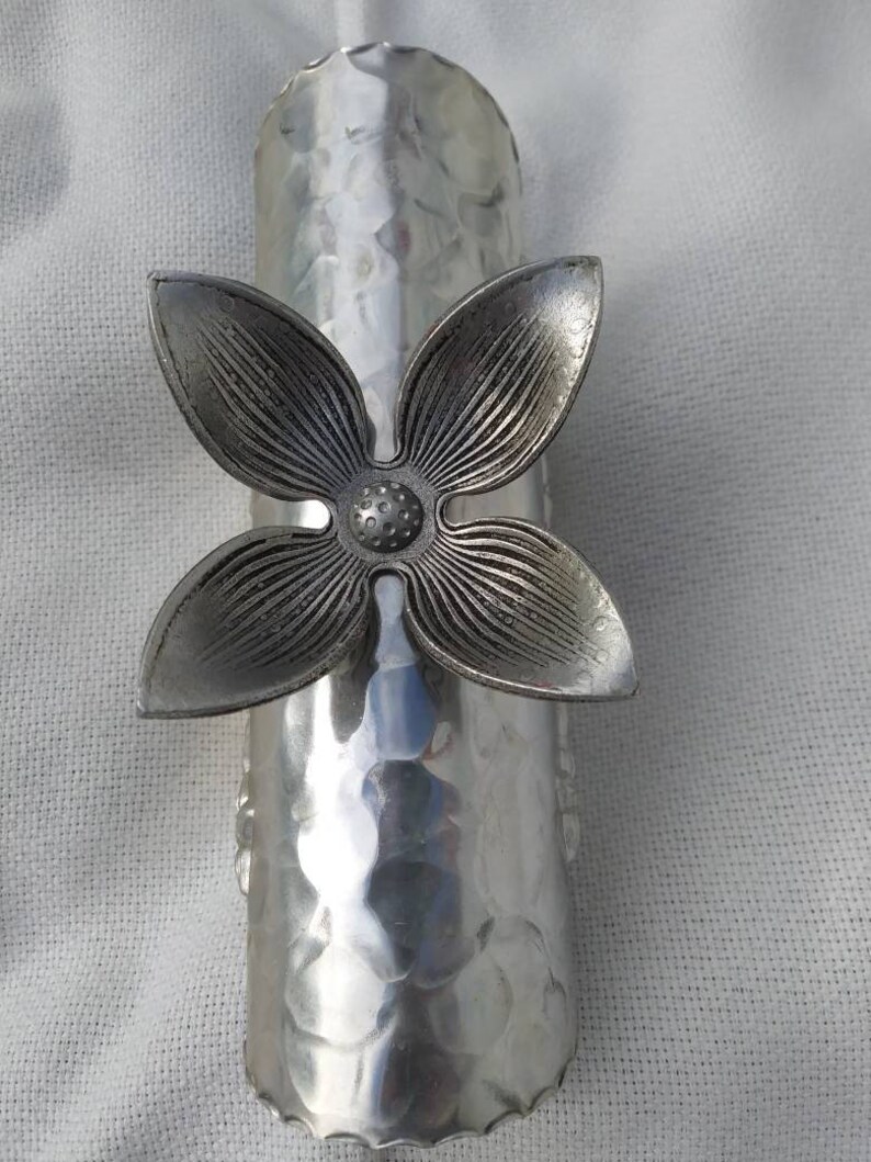 Aluminum napkin holder with magnolia base
