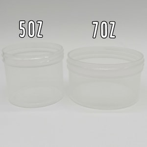 K&ouml;nnte beinhalten: Zwei transparente Plastikbeh&auml;lter, einer mit der Aufschrift "5 oz" und der andere mit der Aufschrift "7 oz".