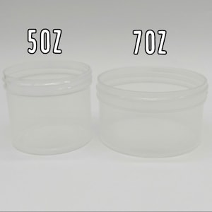 K&ouml;nnte beinhalten: Zwei transparente, zylindrische Kunststoffbeh&auml;lter. Der Beh&auml;lter links ist mit "5OZ" beschriftet, der rechts mit "7OZ". Beide Beh&auml;lter sind leer und haben eine breite &Ouml;ffnung.