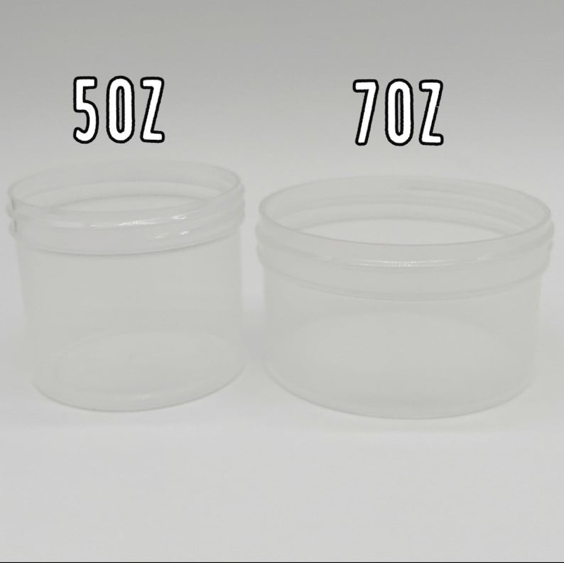 K&ouml;nnte beinhalten: Zwei transparente, zylindrische Kunststoffbeh&auml;lter. Der Beh&auml;lter links ist mit "5OZ" beschriftet, der rechts mit "7OZ". Beide Beh&auml;lter sind leer und haben eine breite &Ouml;ffnung.