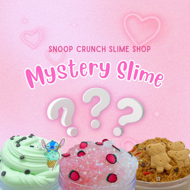 K&ouml;nnte beinhalten: Drei Gl&auml;ser mit buntem Schleim und verschiedenen Toppings. Der Schleim ist rosa, gr&uuml;n und braun. Die Gl&auml;ser sind mit "Mystery Slime" und Fragezeichen beschriftet. Der Text "Snoop Crunch Slime Shop" befindet sich oben im Bild.