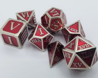Juego de dados de metal romano rojo y plateado