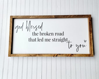 God blessed the broken road that led me straight to you sign, Entryway sign, Farmhouse family sign, Inspiration Quote sign .Family sign.