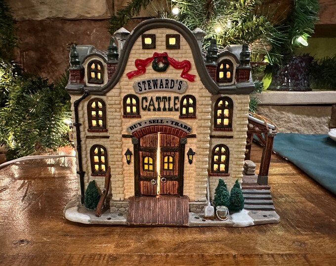 Lemax Caddington Village Porcelain Lighted Stewards Cattle House With