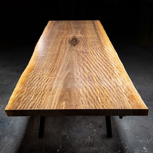 Live Edge Black Walnut Expandable extendable Dining Table, a true centerpiece for any dining space! Having the ability to increase or decrease the length of table as needed was a true game changer when it came to live edge tables.