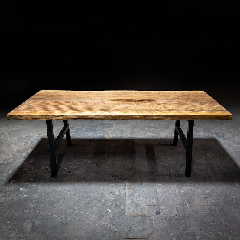 Live Edge Black Walnut Expandable extendable Dining Table, a true centerpiece for any dining space! Having the ability to increase or decrease the length of table as needed was a true game changer when it came to live edge tables.