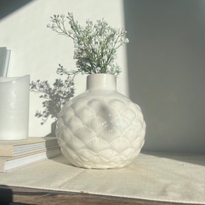 White scalloped Vase - Rounded Shaped Vase - Ceramic White Vase - Home Decor - Flower Vase