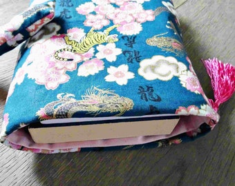 Couvre livre de poche en tissu japonais et porte clé assorti, Pochette de livre tissu, Protège livre  / Idée cadeau personnalisable