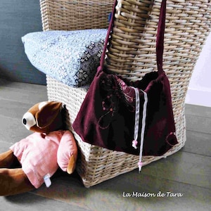 Bestickte Kindertasche - Kleine bordeauxrote Samttasche