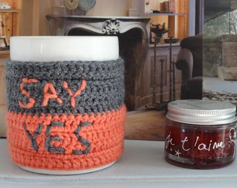 Housse Mug/Tasse crocheté "Say YES" - Laine Rose Saumon/Gris
