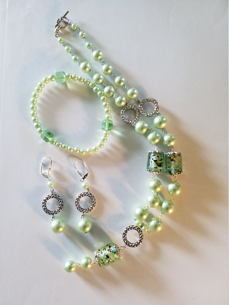 Stretch bracelet. Spring Green Glossy finish faux pearl Y Necklace Drop earrings with whoops