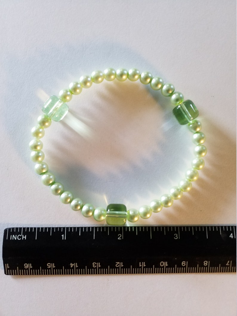 Stretch bracelet. Spring Green Glossy finish faux pearl Y Necklace Drop earrings with whoops