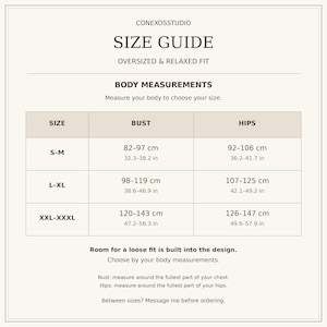 ConexosStudio body measurement size guide for oversized and relaxed fit knitwear, showing S–M, L–XL and XXL–XXXL bust and hip ranges in centimeters and inches.