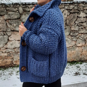 Cardigan surdimensionné en laine d'alpaga en tricot volumineux bleu crépuscule cocon image 3