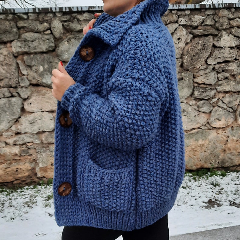 Cardigan surdimensionné en laine d'alpaga en tricot volumineux bleu crépuscule cocon image 3