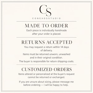 ConexosStudio made-to-order knitwear information card explaining 14-day returns, return condition requirements, sizing assistance, and exclusions for customized or personalized orders.
